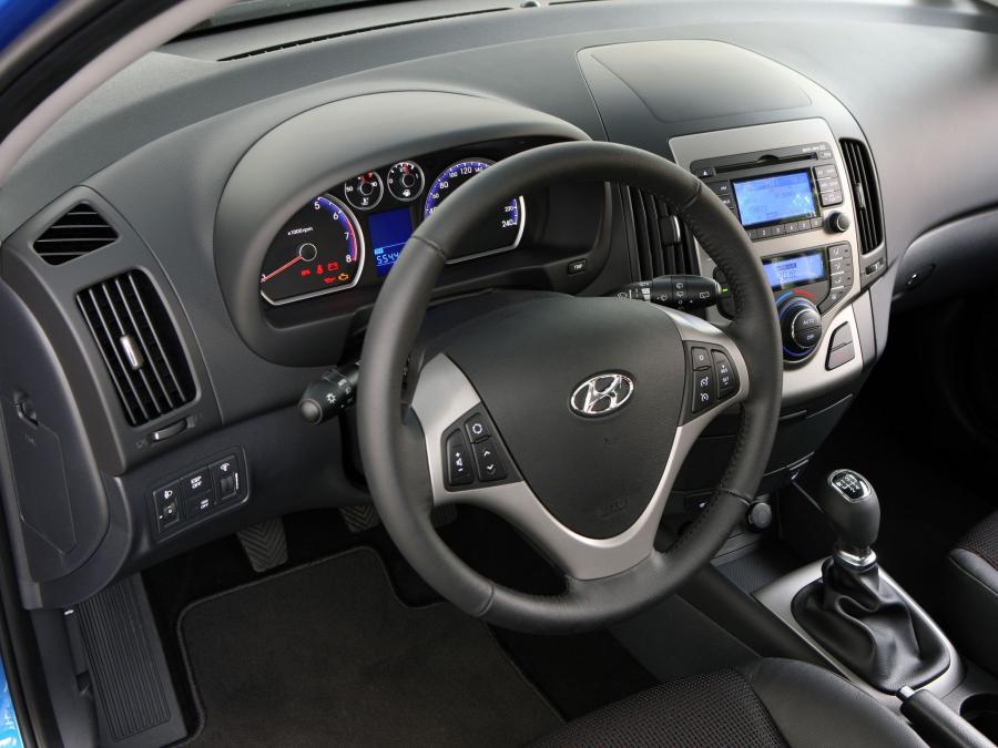 Панель приборов Hyundai i30 Blue Drive (FD) 2010 года  (фото 18 из 26)